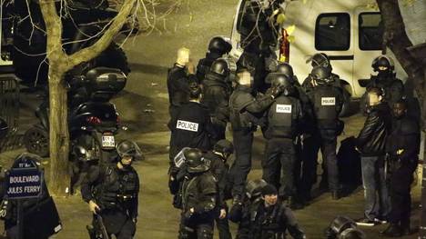 In Saint-Denis fallen bei einem Polizeieinsatz erneut Schüsse