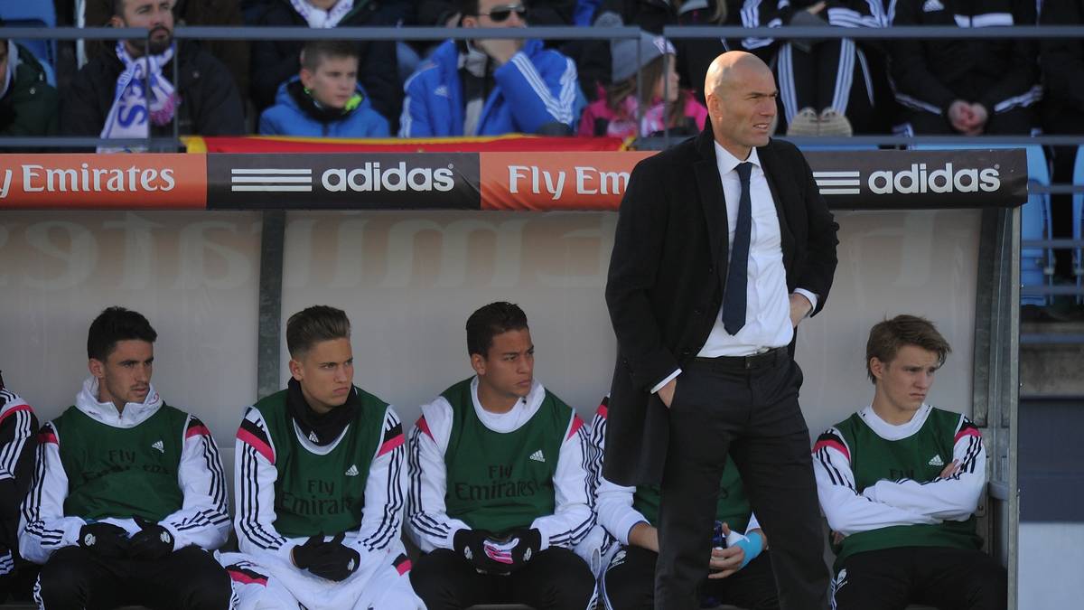 Martin Odegaard (r.) musste bei Zinedine Zidane auch mal auf die Bank