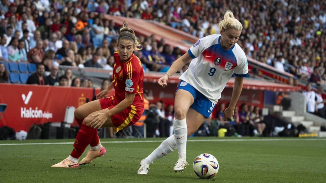 Superstars unter sich: Spaniens Alexia Putellas und Englands Alessia Russo im Juni in Barcelona