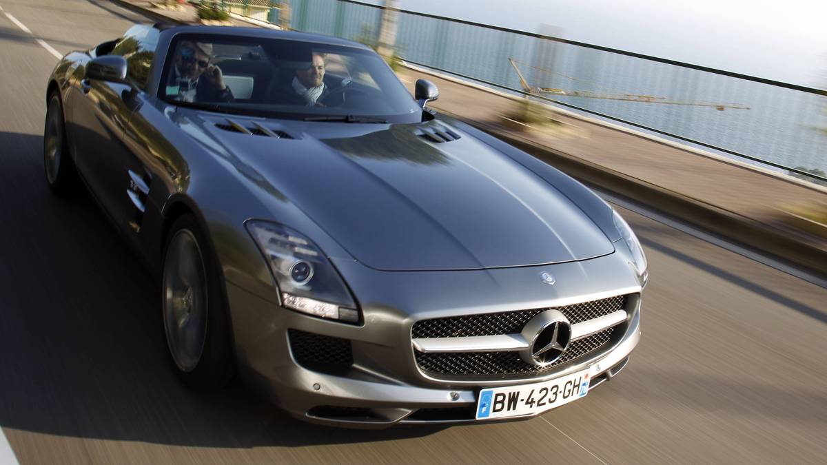 Wenn es mal ein bisschen schneller sein soll, fährt Rosberg einen Mercedes SLS AMG