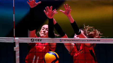 Die deutschen Volleyball-Damen stehen unter den letzten vier Teams 