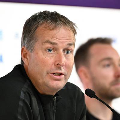 Dänemarks Nationaltrainer Kasper Hjulmand hat sich nach dem ebenso überraschenden wie „enttäuschenden“ WM-Vorrunden-Aus vor seine Mannschaft gestellt.