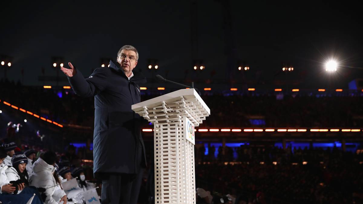 Dann ist die Zeit der Reden gekommen. Nach dem Präsidenten des Organisationskomitees Pyeongchangs ist Thomas Bach an der Reihe 