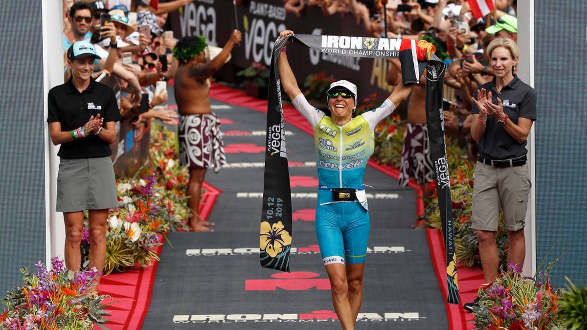 ANNE HAUG (2019): 2018 geht die Fränkin erstmals auf der Ironman-Distanz an den Start und wird gleich bei ihrer ersten Teilnahme auf Hawaii Dritte. In der Vorbereitung auf die WM 2019 stellt sie beim Ironman Copenhagen im August in 8:31:32 Stunden einen neuen deutschen Rekord auf