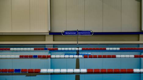 Kommission fordert mehr Transparenz in der Schwimmhalle