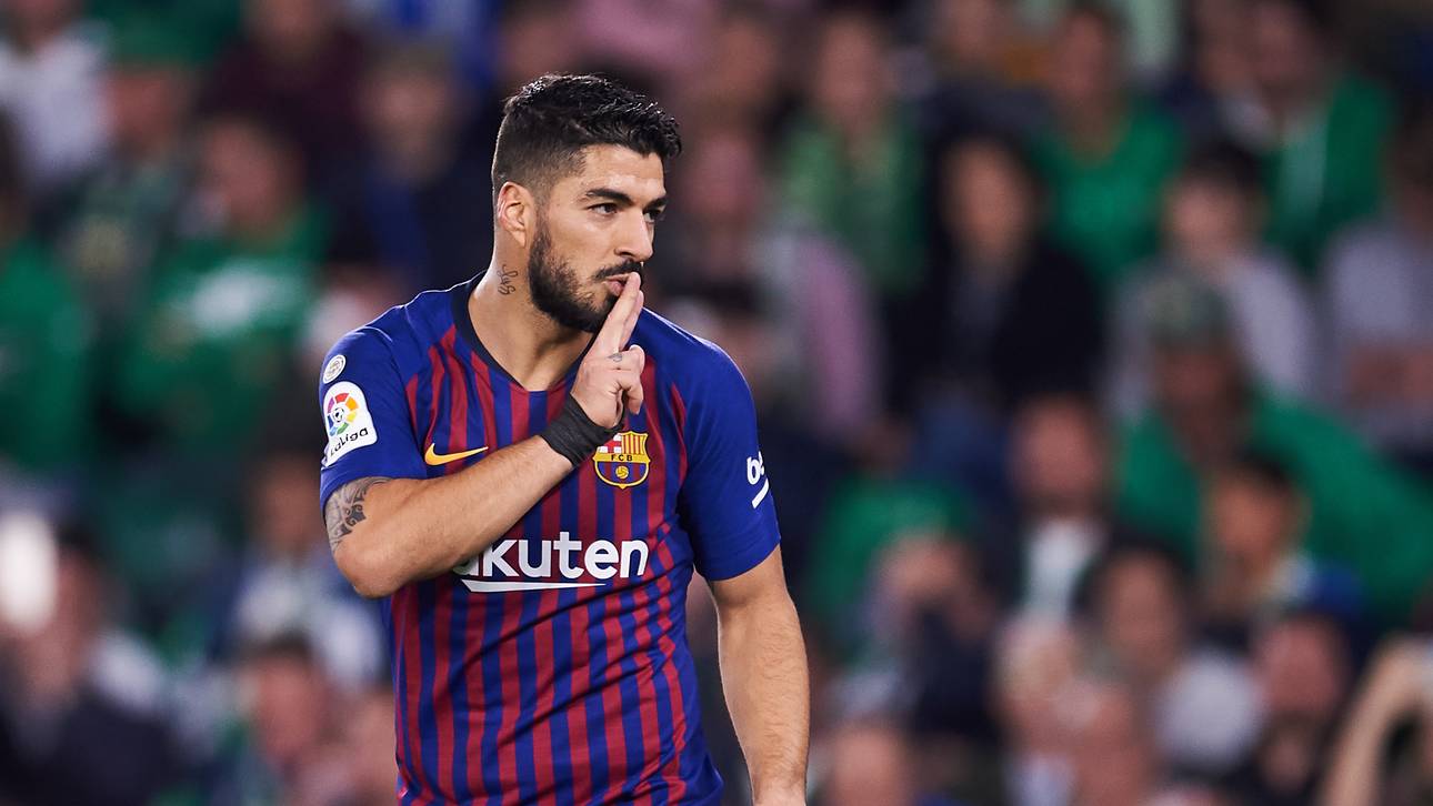 Real Betis Balompie v FC Barcelona - La Liga Luis Suarez gehört zu den absoluten Topstürmern in der Welt. Aber er macht auch immer wieder mit Skandalen auf und neben dem Platz von sich reden