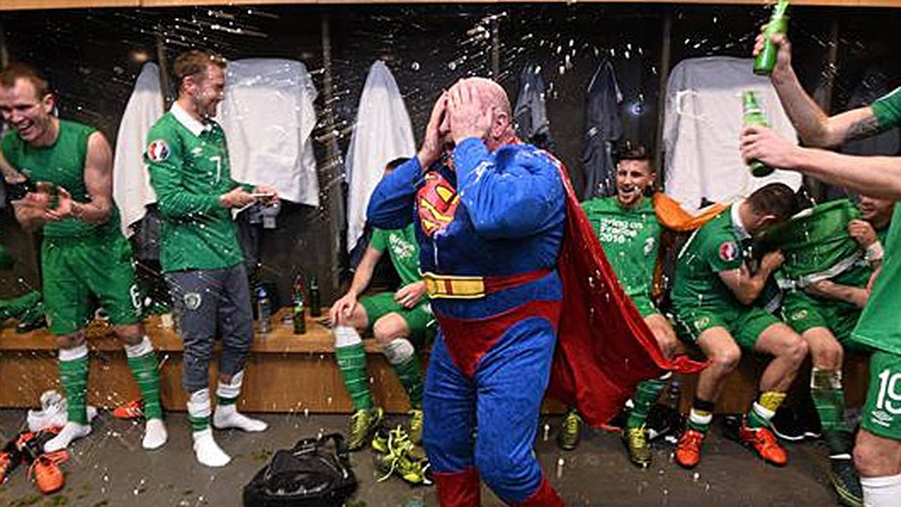 Irlands Zeugwart feiert als Superman