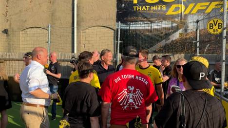 Borussia Dortmund hat eine Fan-Botschaft in Cincinnati eingerichtet. Die BVB-Bosse um Hans-Joachim Watzke schauen dabei höchstpersönlich bei den Anhängern vorbei.