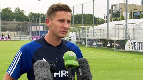 Paul Seguin wechselte in dieser Sommerpause von Union Berlin zum FC Schalke 04. Die Stimmung und der Verein brachte den Neuzugang direkt ins schwärmen.