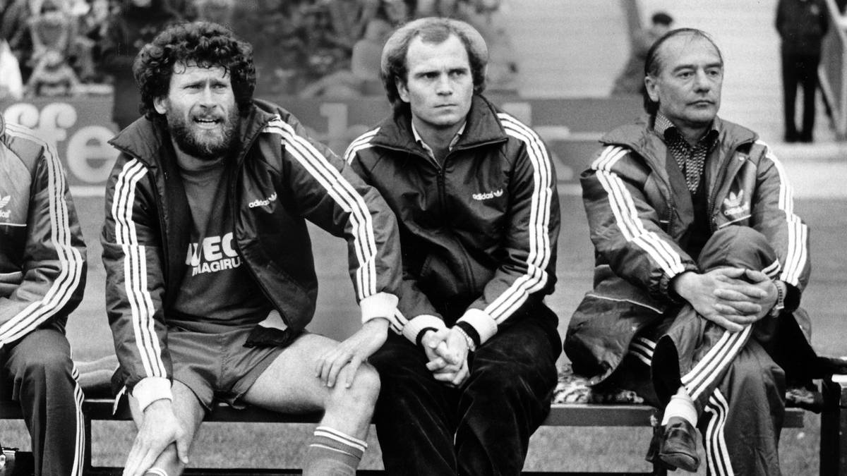 Nach der Saison 1982/83 kommt es zum großen Knall, auf einer von Hoeneß organisierten Marketingreise durch Asien. Als Hoeneß sich da die Mannschaft zur Brust nimmt, sich besser zu präsentieren, verliert Breitner die Fassung