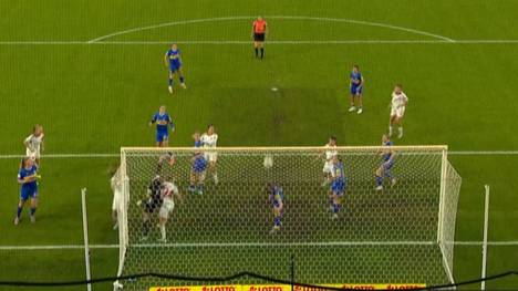 Die Fußballerinnen des 1. FC Nürnberg haben das Kellerduell gegen Carl Zeiss Jena gewonnen. Dabei fallen mehrere kuriose Tore.