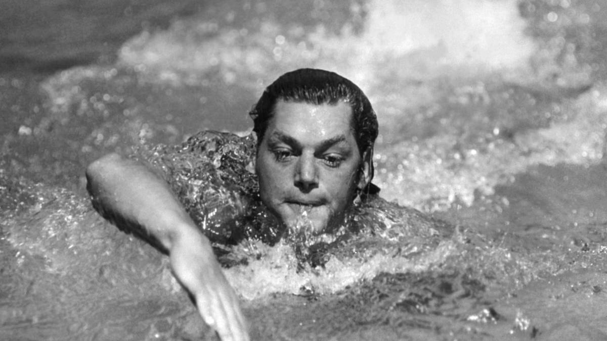 JOHNNY WEISSMÜLLER: Der US-Amerikaner war der erste Mensch, der die 100 Meter unter einer Minute schwamm. 1922 lag seine Zeit bei 58,6 Sekunden. Bei den Olympischen Spielen 1924 und 1928 holte Weissmüller insgesamt fünf Goldmedaillen und war kaum zu schlagen