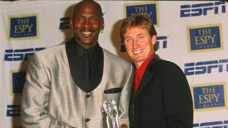 Wayne Gretzky (r.) und Michael Jordan (l.) gelten als die besten Spieler, die ihre jeweilige Sportart je ausgeübt haben