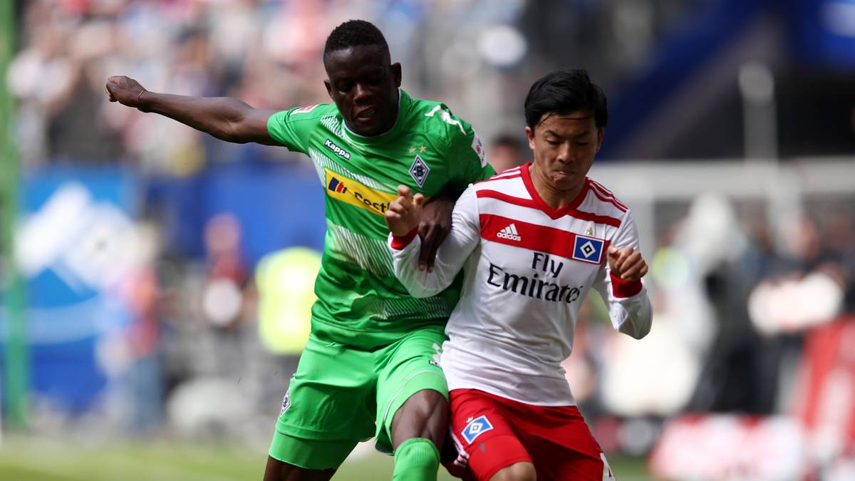 Denis Zakaria (l., 21, gegen Hamburgs Tatsuya Ito), Schweiz