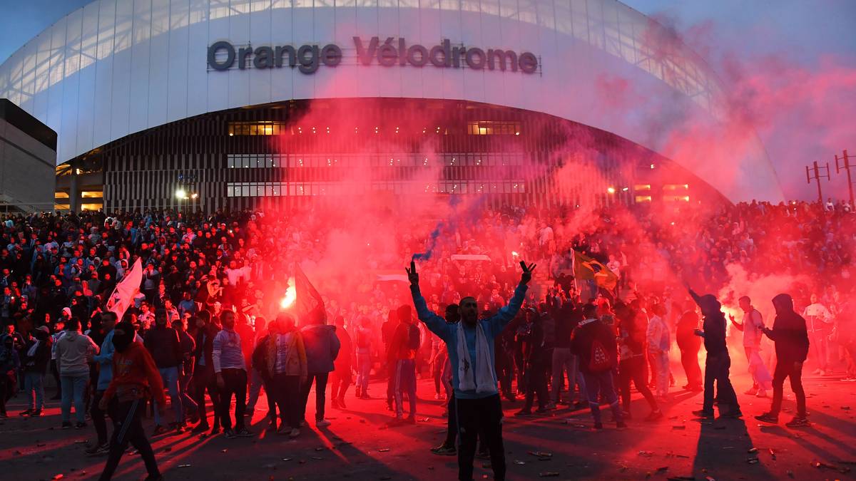 ... Marseille wurde Mitte März für die Ausschreitungen seiner Anhänger in Bilbao bestraft und muss daher in Leipzig ohne die Unterstützung seiner Fans auskommen. Deutschland war für die Südfranzosen ohnehin zuletzt keine Reise wert, die vergangenen drei Auswärtsspiele gegen deutsche Teams verlor OM jeweils ohne eigenen Treffer - den Punkt macht RB: Leipzig entscheidet den Teamvergleich mit 4:3 für sich