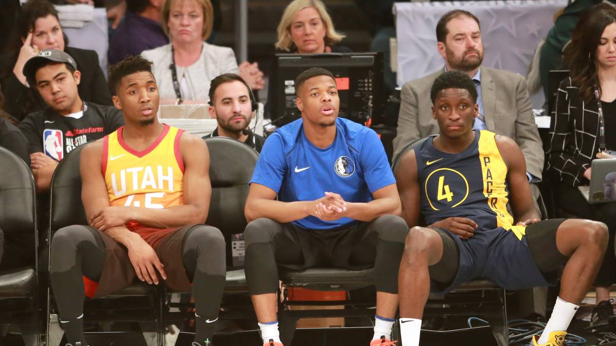 Donovan Mitchell (l./Utah Jazz), Dennis Smith Jr. (M./Dallas Mavericks) und Victor Oladipo (r./Indiana Pacers) stopften gemeinsam mit Larry Nance Jr. (Cleveland Cavaliers) um die Wette. SPORT1 zeigt die besten Bildes des Dunk Contests 