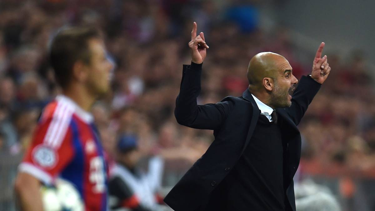 Trainer Guardiola treibt seine Spieler unaufhörlich an. Der Spanier ist, wie so oft, an der Seitenlinie leidenschaftlich mit von der Partie