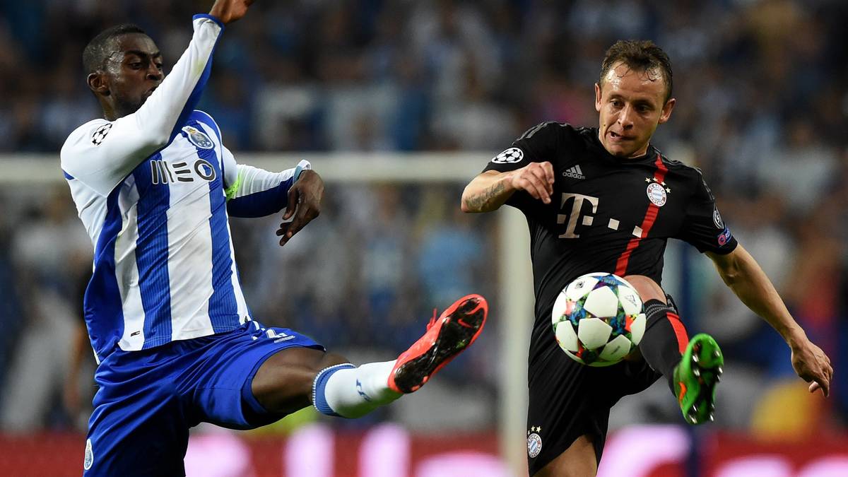 RAFINHA: Giftig und gallig, hatte da manchem Kollegen etwas voraus. Hielt sich nach vorne zurück, um gegen Brahimi und Co. genügend abzusichern. Beim dritten Tor von Porto nicht auf der Höhe. SPORT1-Note: 4