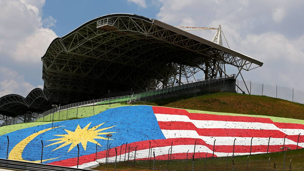 SEPANG/MALAYSIA, 2. Oktober: Ungewöhnlich spät findet der Malaysia-GP 2016 statt. An der Temeperatur oder der hohen Regenwahrscheinlichkeit ändert das aber wenig