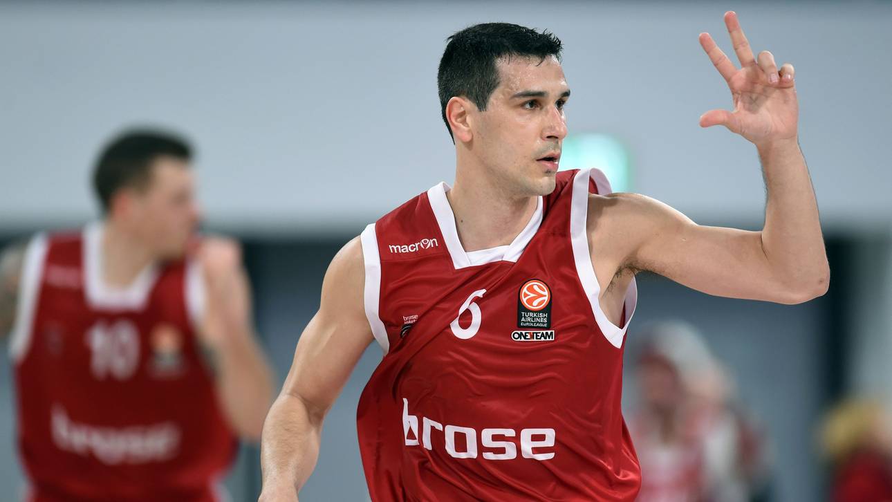 Bamberg verlängert mit Zisis