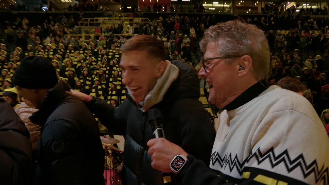 73.000 singen in Dortmund - und die BVB-Stars mittendrin