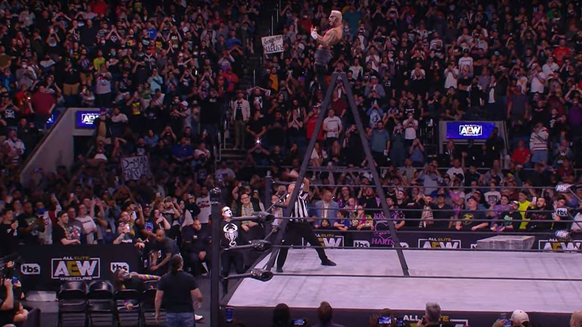 Irrer Leiter-Sprung auf WWE-Legende nimmt brutales Ende