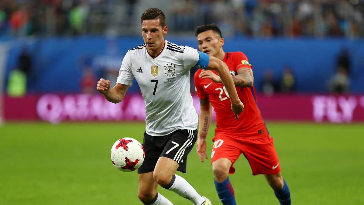 JULIAN DRAXLER: Der Turnierkapitän wurde nicht nur zum besten Spieler des Turniers gewählt, sondern stieg noch weiter in seinem Standing beim Bundestrainer. "Julian ist an seiner Aufgabe gewachsen. Man hat gemerkt, er führt die Mannschaft an, ist ein Gewinnertyp und sich nicht zu schade, weite Wege zu machen", so Löw