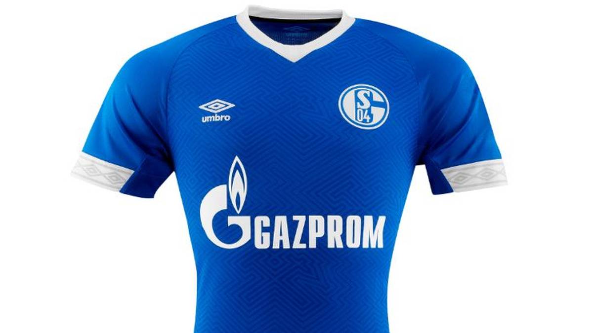 SCHALKE 04: Neuer Ausrüster, alte Farben. Auch mit Umbro gehen die Schalker in einem königsblauen Dress in die neue Saison