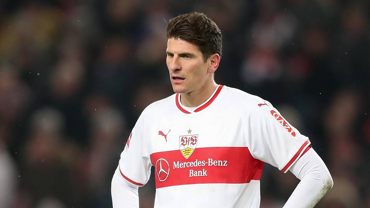 MARIO GÓMEZ: Über seinen Berater hat er schon verlauten lassen, den Schaden reparieren zu wollen und mit in die zweite Liga zu gehen. Dort würde er zum teuersten Spieler aller Zeiten werden. Allerdings stellt sich bei ihm die Frage: Wie passt er in Walters Spielsystem?