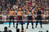 Bei WWE Friday Night SmackDown bekommt die Bloodline weitere Verstärkung. Drew McIntyre vermiest CM Punk die Heimkehr.