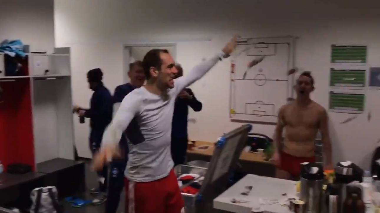 HSV: Kabinenparty nach Derbysieg