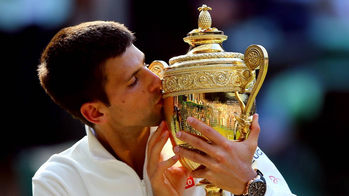 Nach mehreren enttäuschenden Ergebnissen fährt Djokovic 2014 den nächsten Wimbledon-Sieg in überragender Dominanz ein. Es soll nicht der Letzte bleiben. Nur ein Jahr später gelingt ihm der große Coup erneut