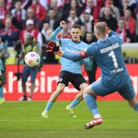 Tabellenführer Bayer Leverkusen baut den Vorsprung auf den FC Bayern München aus. Im Rhein-Derby lässt die Alonso-Elf den Kölnern keine Chance.