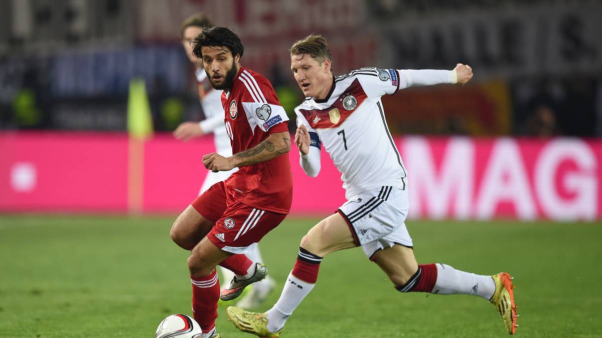 Bastian Schweinsteiger: Im ersten Länderspiel nach der WM als Kapitän sehr engagiert, zweikampfstark und mit Übersicht. Heftiges Gerangel mit dem Georgier Jaba Kankawa in der 74. Minute, der Bayer blieb aber souverän. SPORT1-NOTE: 3.