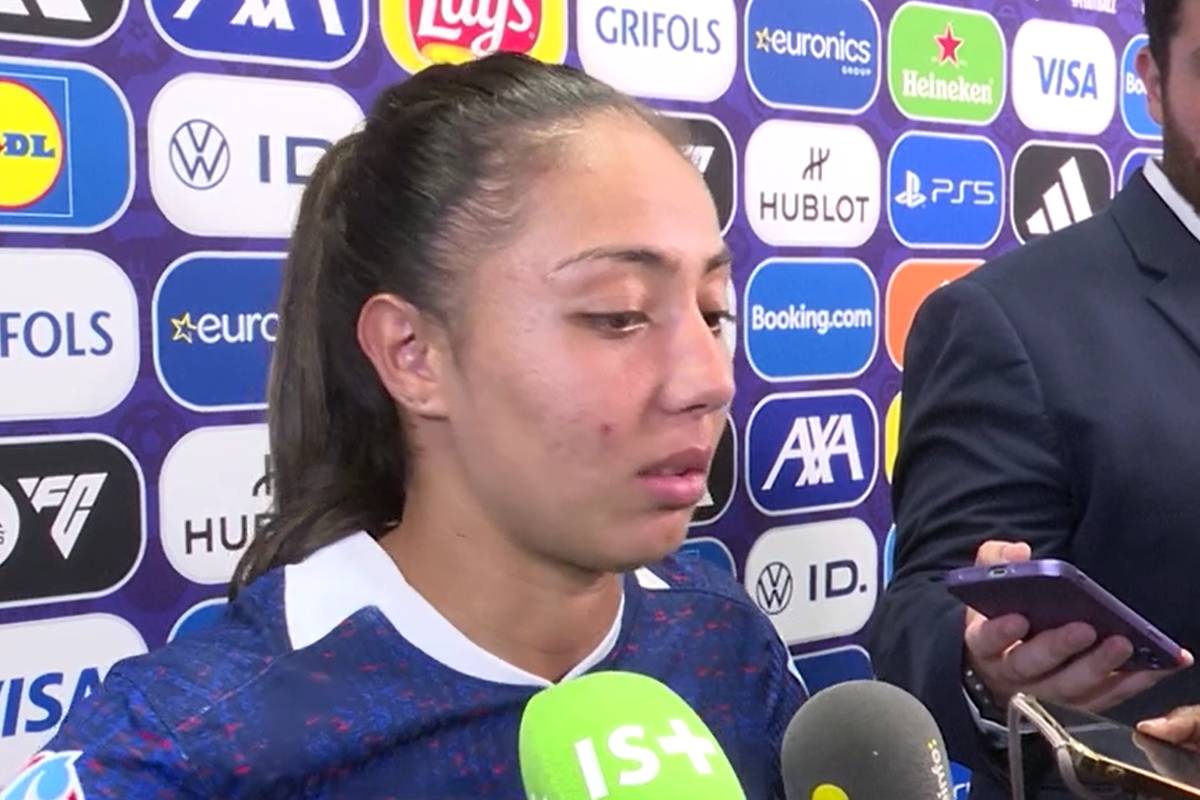 Frankreichs Nationalspielerinnen Selma Bacha und Pauline Peyraud-Magnin zeigen sich nach der Viertelfinal-Niederlage gegen Deutschland enttäuscht und nicht unbedingt als gute Verliererinnen.