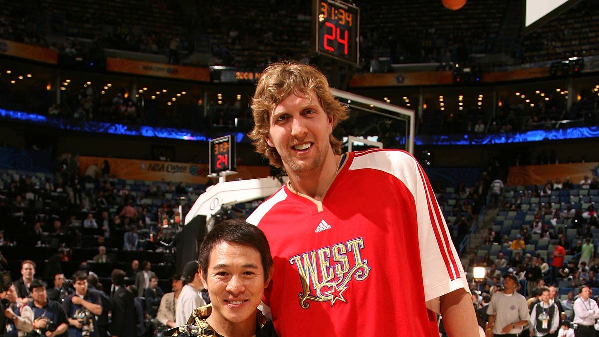 Nebenbei trifft der Mavs-Kapitän auch noch Martial-Arts-Filmikone Jet Li