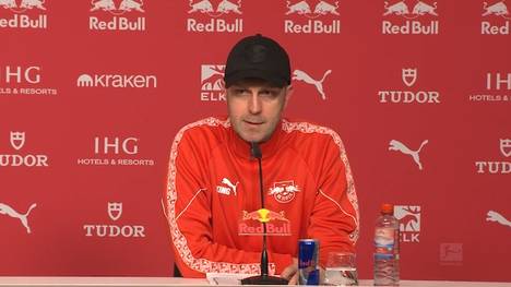 Nach dem 2:2-Unentschieden gegen VfL Wolfsburg zeigt sich Ole Werner auf der Pressekonferenz sichtlich frustriert. Der RB-Trainer kritisiert die mangelnde Chancenverwertung seiner Mannschaft, lobt aber gleichzeitig die Einstellung und den Einsatz seines Teams.