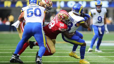 Defensive Tackle Javon Hargrave (98) von den San Francisco 49ers