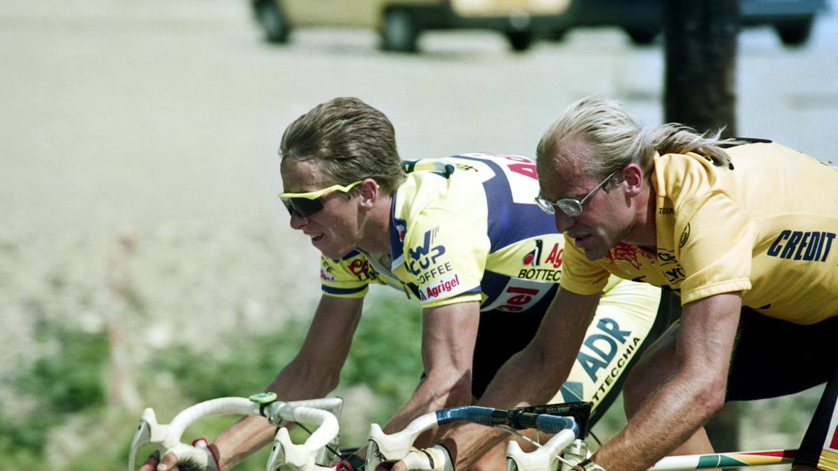 LAURENT FIGNON 1989: Zwei Radlegenden duellieren sich bei der Tour de France. Der Franzose Fignon (hinten) gegen den Amerikaner Greg LeMond. Auf Etappe fünf holt sich LeMond das gelbe Trikot, es wechselt bis zur letzten Etappe in Paris hin und her...