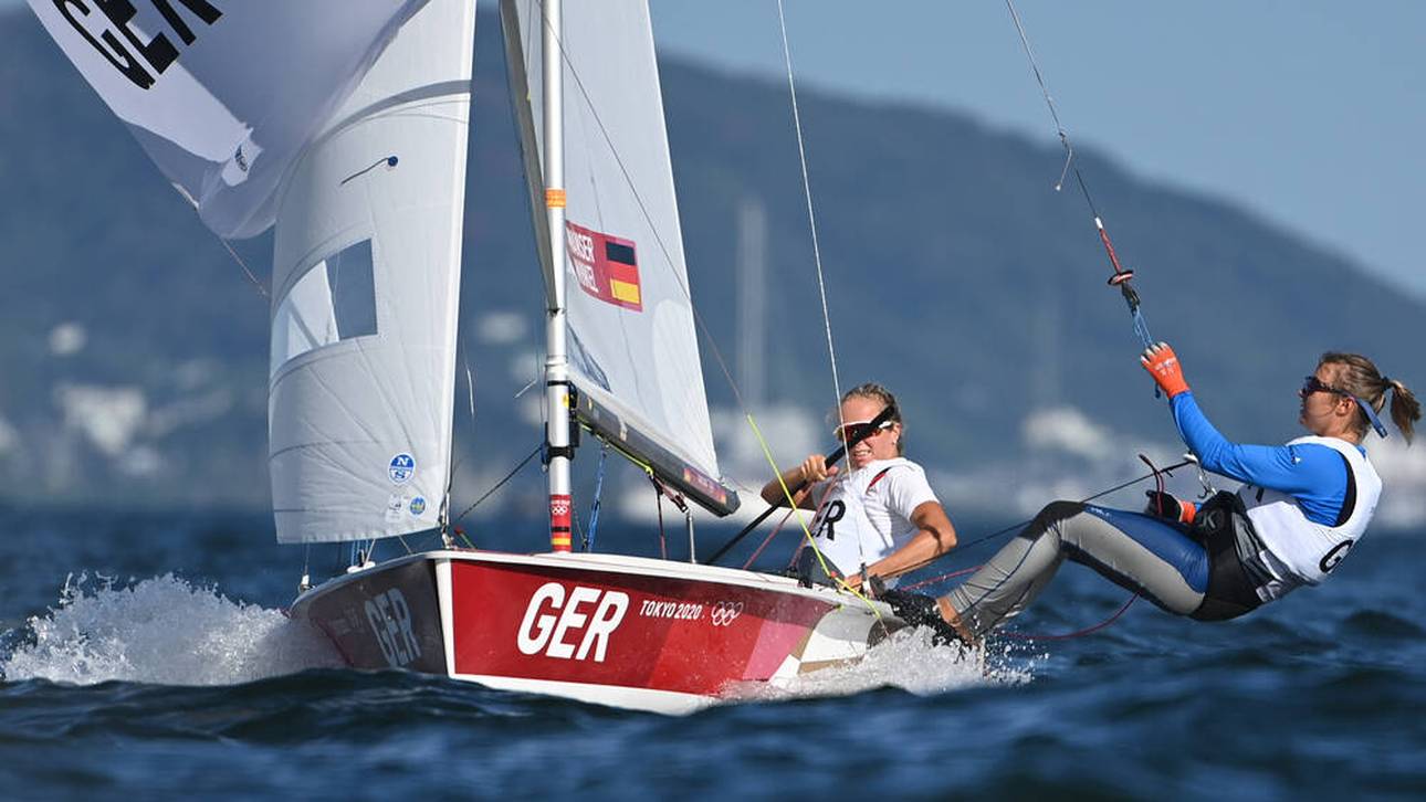 Luise Wanser und Anastasiya Winkel beim Medal Race in Tokyo bei Olympia 2020 