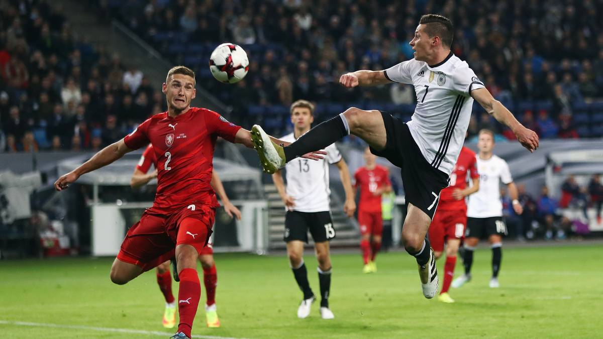 JULIAN DRAXLER (bis 80.):  Der Wolfsburger war sehr viel unterwegs, bewegte sich gut und hatte seine beste Szene in der 23. Minute, als er nach Boatengs Superpass sich den Ball noch kurz zurechtlegte, ihn dann aber knapp vorbei zirkelte. Verletzte sich bei einem Konter in der 58. Minute, spielte aber nach kurzer Behandlungspause weiter. Danach baute er etwas ab. SPORT1-Note:  3