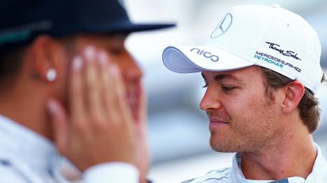 Lewis Hamilton (l.) sicherte sich 2014 erst beim Saisonfinale den WM-Titel vor seinem Mercedes-Teamkollegen Nico Rosberg