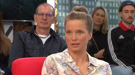 Der Ausflug nach Paris von Bayern-Star Serge Gnabry sorgt auch im STAHLWERK Doppelpass immer noch für Diskussion - vor allem zwischen Tabea Kemme und Stefan Effenberg.