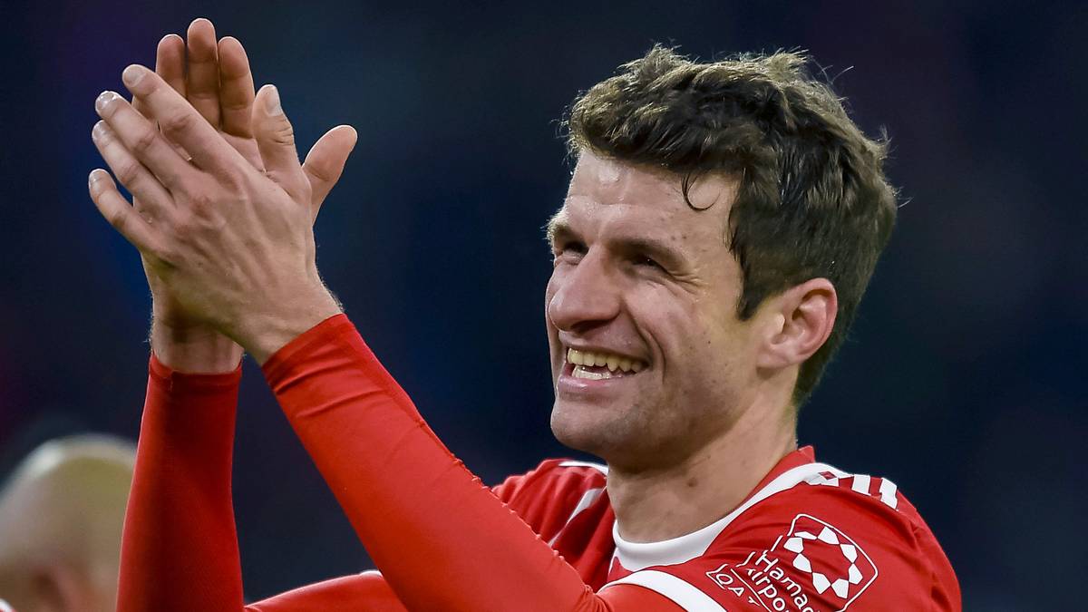Insgesamt steht Müller damit bei 201 Toren in Liga, Pokal, Champions League und Nationalmannschaft. Und mit 28 Jahren werden noch einige dazukommen
