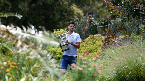 Novak Djokovic bei einem Photoshooting nach seinem Sieg bei den Australian Open