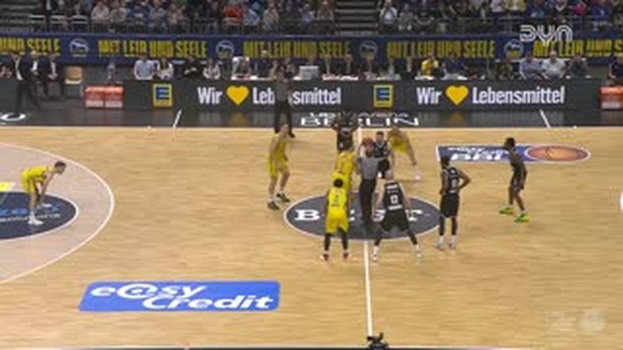 Spiel Highlights zu ALBA BERLIN - Veolia Towers Hamburg (1)