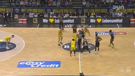 Spiel Highlights zu ALBA BERLIN - Veolia Towers Hamburg (1)