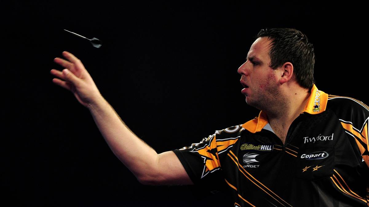 Adrian Lewis erwischt den besseren Start und sichert sich den ersten Satz