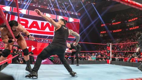 Roman Reigns (2.v.l.) und The Shield sind wieder vereint