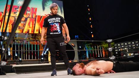 KENTA von NJPW attackierte bei AEW Dynamite Jon Moxley